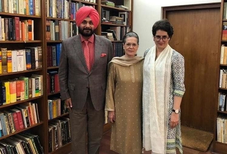 Punjab Congress Crisis: सोनिया गांधी से मिलने दिल्ली रवाना हुए नवजोत सिद्धू, कैप्टन हुए नाराज