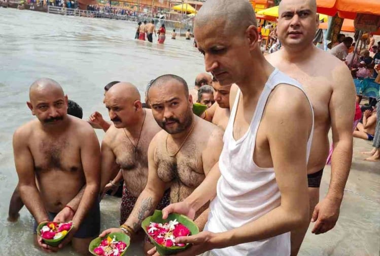 गंगा और हिमाचल की सभी नदियों में प्रवाहित की गईं वीरभद्र सिंह की अस्थियां