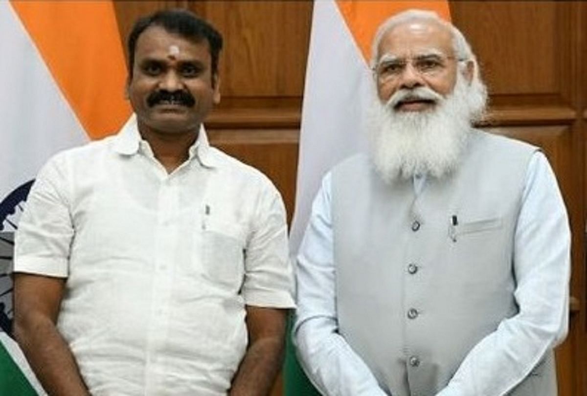 Tamil Nadu: Son A Union Minister, But L Murugan S Independent Mom And Dad Toil In Fields Modi Sarkar - सादगी की मिसाल: मोदी सरकार में मंत्री है बेटा, फिर भी खेतों