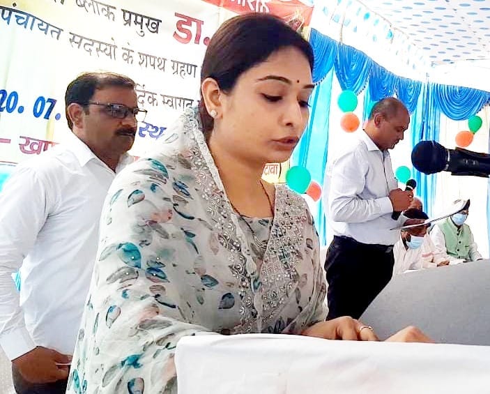 फोटो संख्या 11- जसवंतनगर में डा अंजली ने ब्लाक प्रमुख पद की शपथ ली फोटो संख्या 11- जसवंतनगर में डा अंजली ने ब्लाक प्रमुख पद की शपथ ली