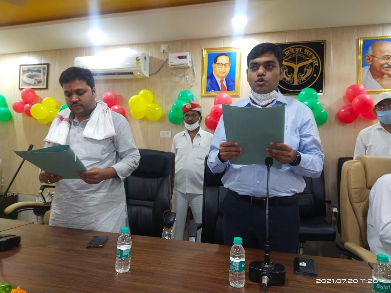 फोटो संख्या 16- बसरेहर में दिलीप यादव उर्फ बबलू ने शपथ ग्रहण की फोटो संख्या 16- बसरेहर में दिलीप यादव उर्फ बबलू ने शपथ ग्रहण की