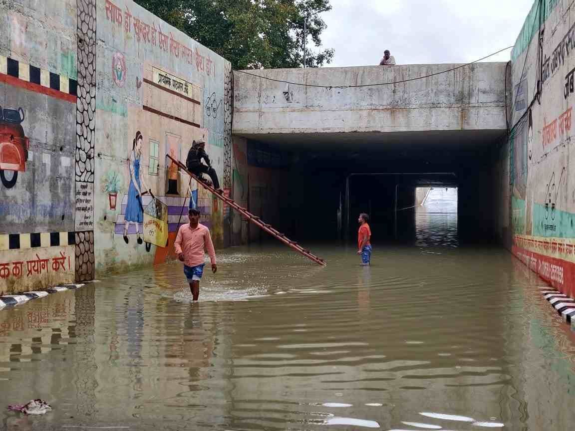 अंडरपास में भरा पानी। अमर उजाला। अंडरपास में भरा पानी। अमर उजाला।