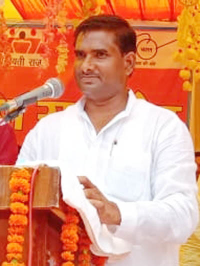 शपथ लेते सुमेरपुर ब्लाक प्रमुख जयनारायण सिंह यादव।