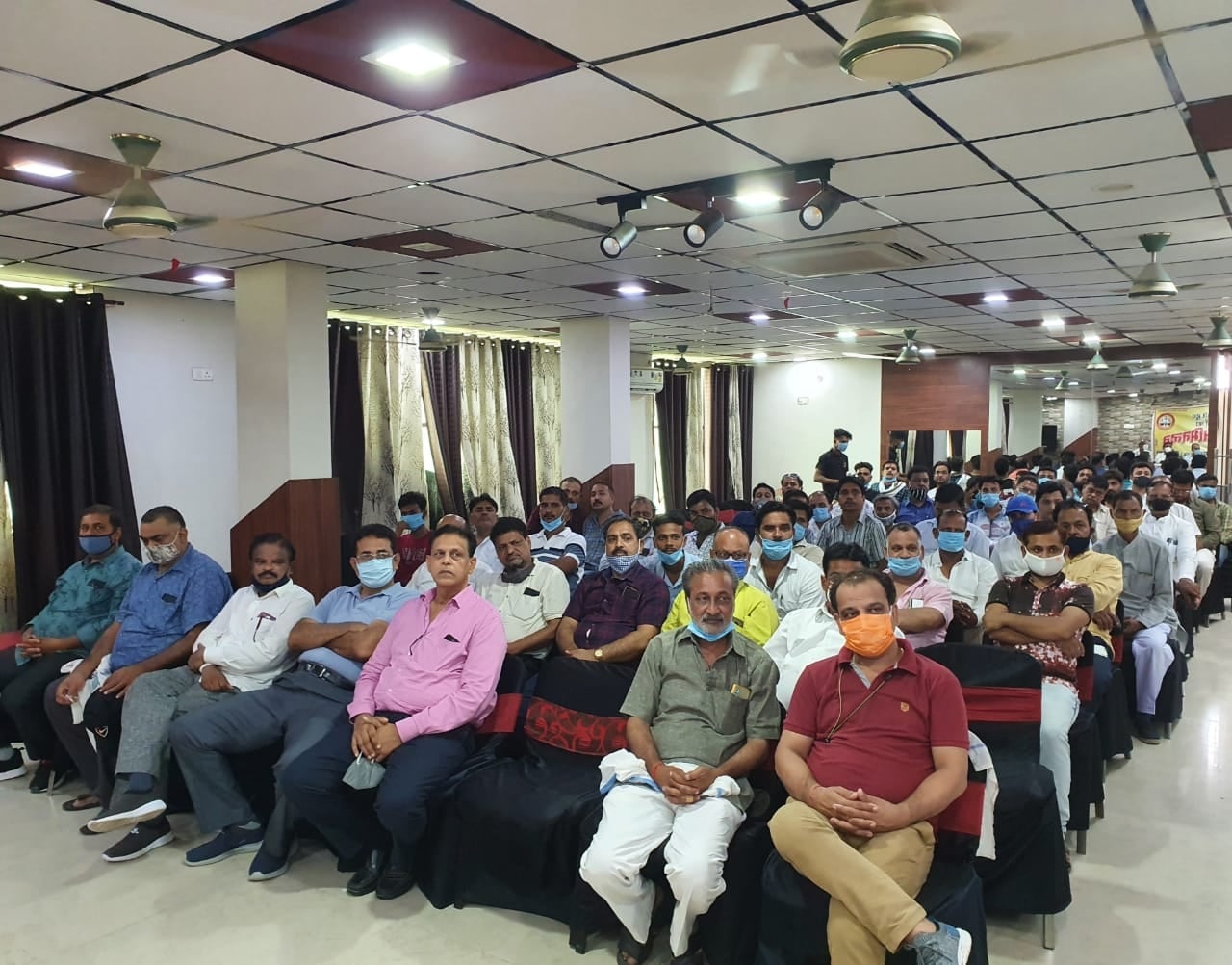 जिला उद्योग व्यापार प्रतिनिधि मंडल की बैठक में शामिल व्यापारी जिला उद्योग व्यापार प्रतिनिधि मंडल की बैठक में शामिल व्यापारी