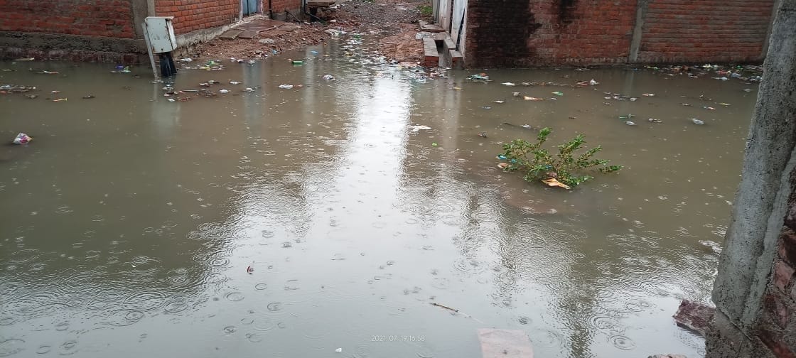 मोहल्ला आजादपुरा में चित्रांश फ्लेक्स वाली गली में हुआ जल भराव मोहल्ला आजादपुरा में चित्रांश फ्लेक्स वाली गली में हुआ जल भराव