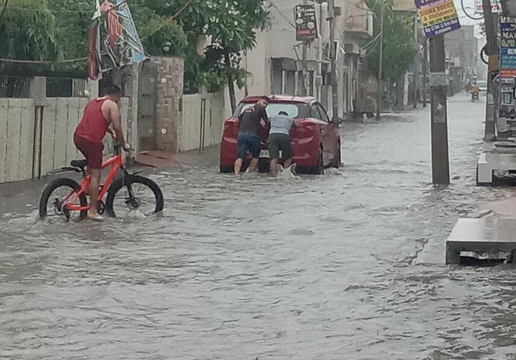 The main roads and streets of the district are inundated with water due to 70 mm of rain. The main roads and streets of the district are inundated with water due to 70 mm of rain.