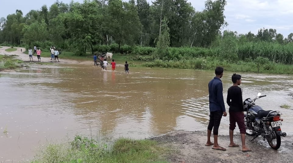 अफजलगढ़ के गांव शाहपुरजमाल मार्ग में पड़ने वाली नदी का जल स्तर बढ़ने से मार्ग हुआ बाधित।