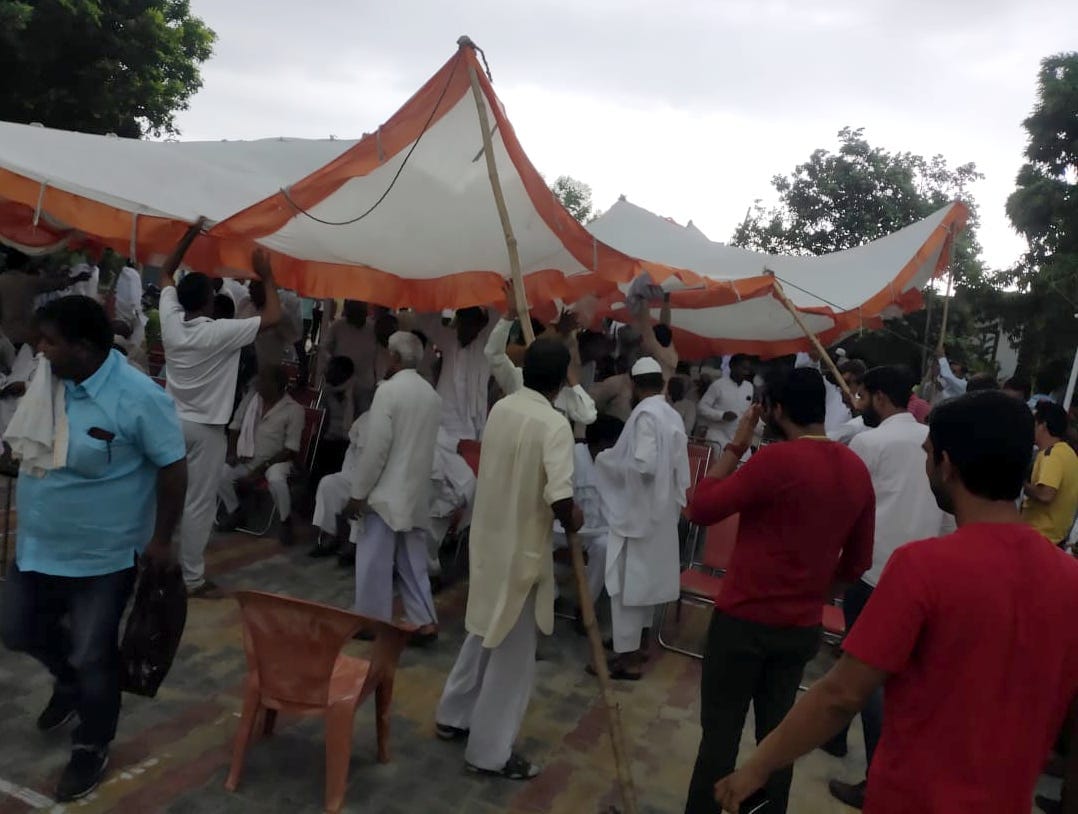 बाबरी क्षेत्र के गांव बन्तीखेडा मे पंचायत के दौरान बरासत में गिरा पंडाल बाबरी क्षेत्र के गांव बन्तीखेडा मे पंचायत के दौरान बरासत में गिरा पंडाल