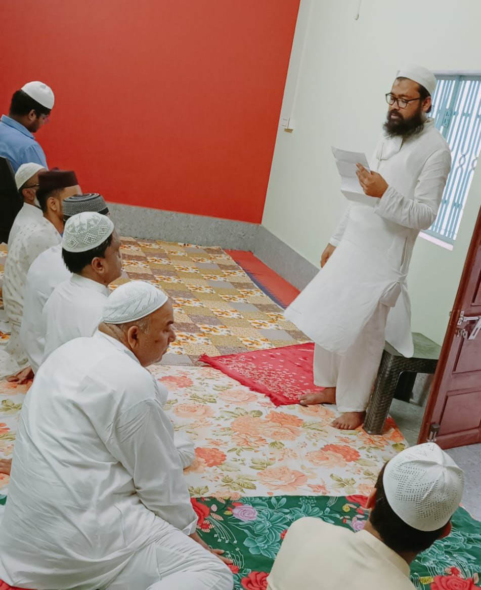 Five people offered prayers in mosques, praying for peace Five people offered prayers in mosques, praying for peace