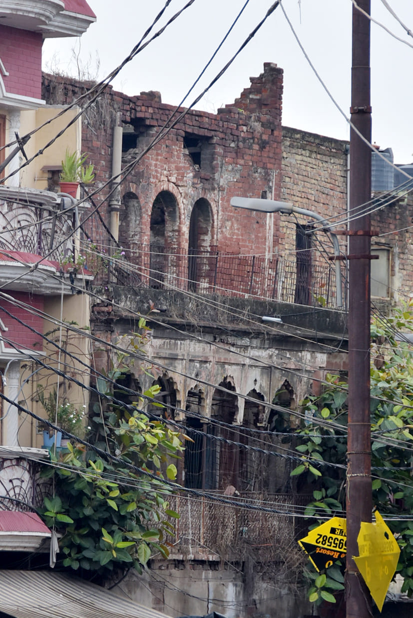 पुराने शहर स्थित जर्जर इमारते पुराने शहर स्थित जर्जर इमारते