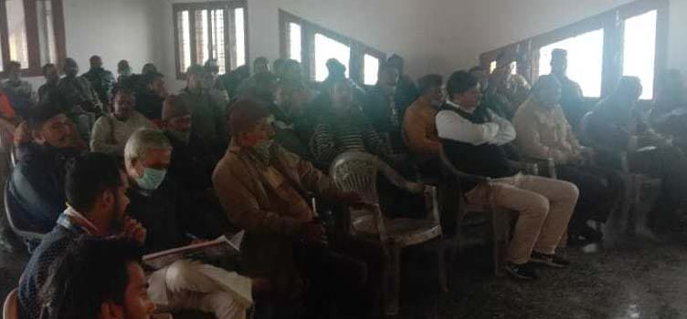 देवीधुरा में मां बाराही मंदिर समिति की बैठक में मौजूद प्रतिनिधि। फोटो: संवाद न्यूज एजेंसी देवीधुरा में मां बाराही मंदिर समिति की बैठक में मौजूद प्रतिनिधि। फोटो: संवाद न्यूज एजेंसी