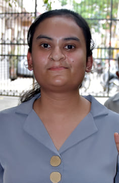 12वीं की सेकेंड जिला टॉपर दीक्षा नायर। 12वीं की सेकेंड जिला टॉपर दीक्षा नायर।