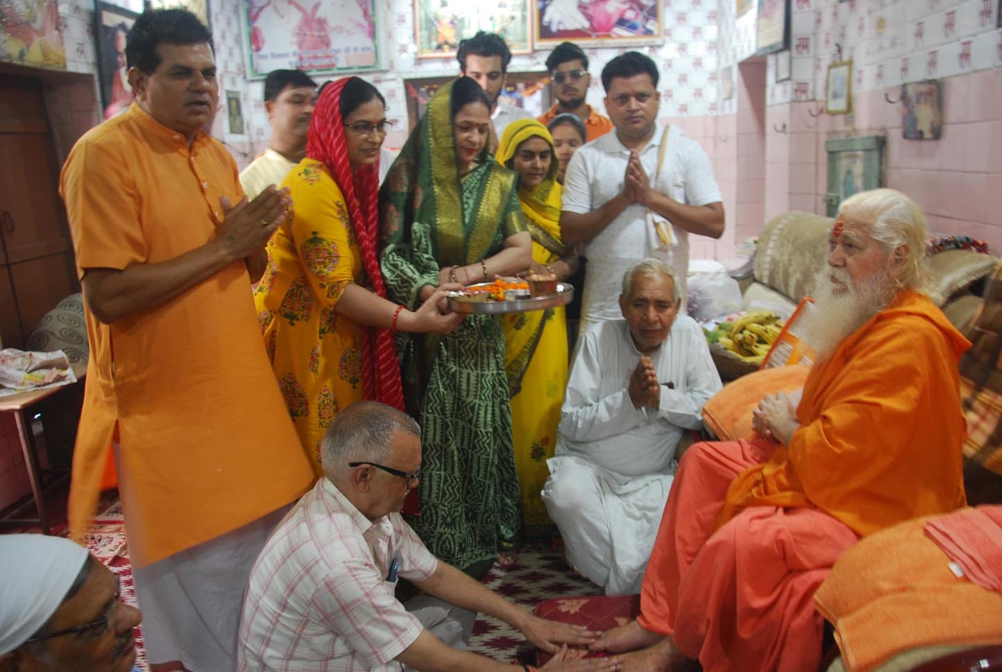शुक्रतीर्थ के दंडी आश्रम में गुरू पूर्णिमा पर्व पर स्वामी गुरूदेवेश्वर आश्रम महाराज का चरण अभिष शुक्रतीर्थ के दंडी आश्रम में गुरू पूर्णिमा पर्व पर स्वामी गुरूदेवेश्वर आश्रम महाराज का चरण अभिष