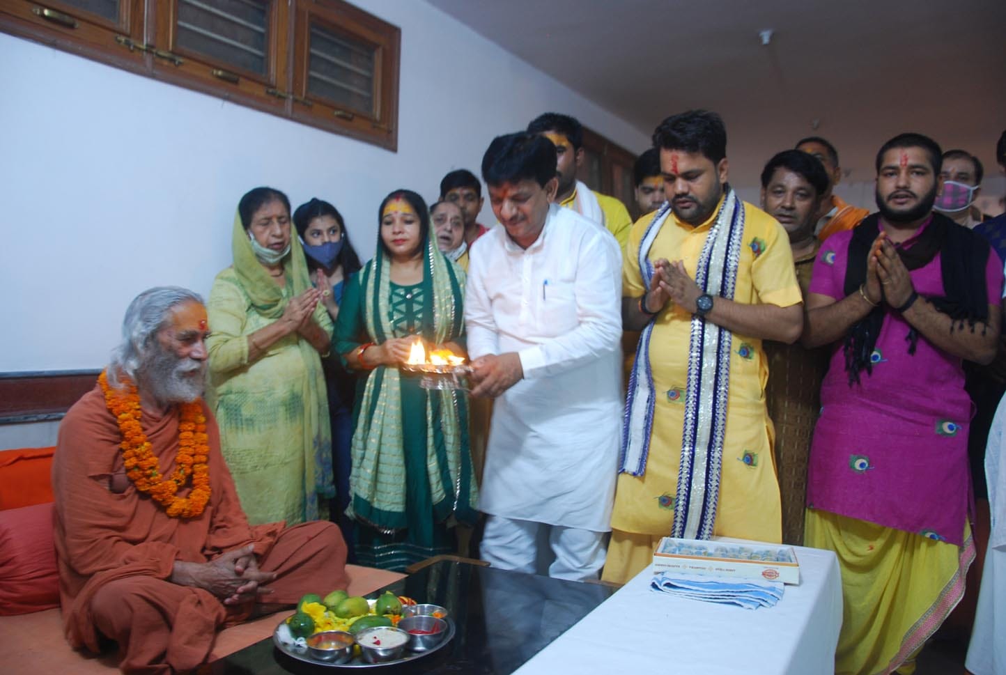 शुकदेव आश्रम पीठाधीश्वर स्वामी ओमानंद महाराज की पूजा अर्चना करते राज्यमंत्री कपिल देव अग्रवाल? शुकदेव आश्रम पीठाधीश्वर स्वामी ओमानंद महाराज की पूजा अर्चना करते राज्यमंत्री कपिल देव अग्रवाल?