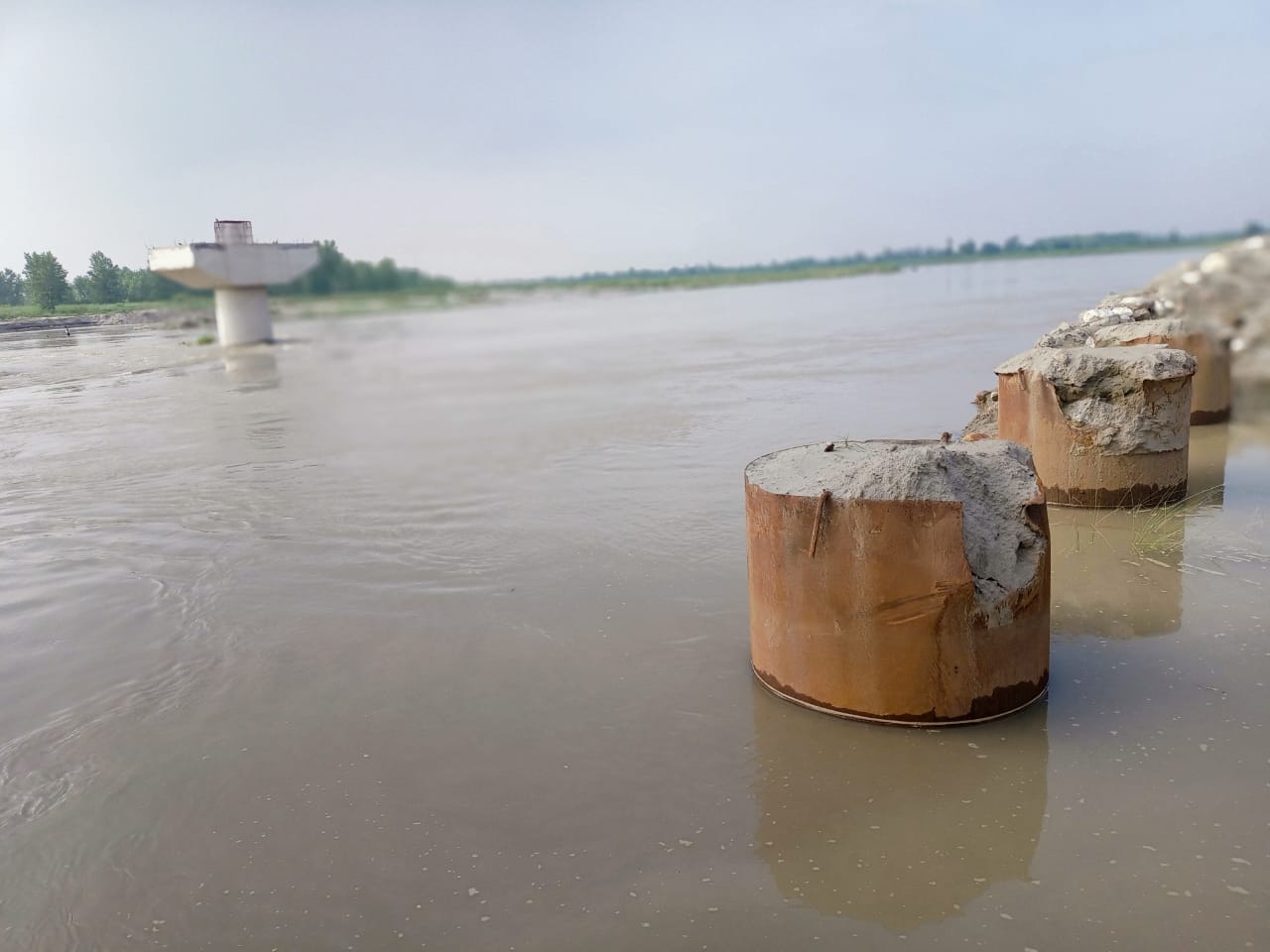 कैराना में यमुना नदी का बढता जलस्तर कैराना में यमुना नदी का बढता जलस्तर