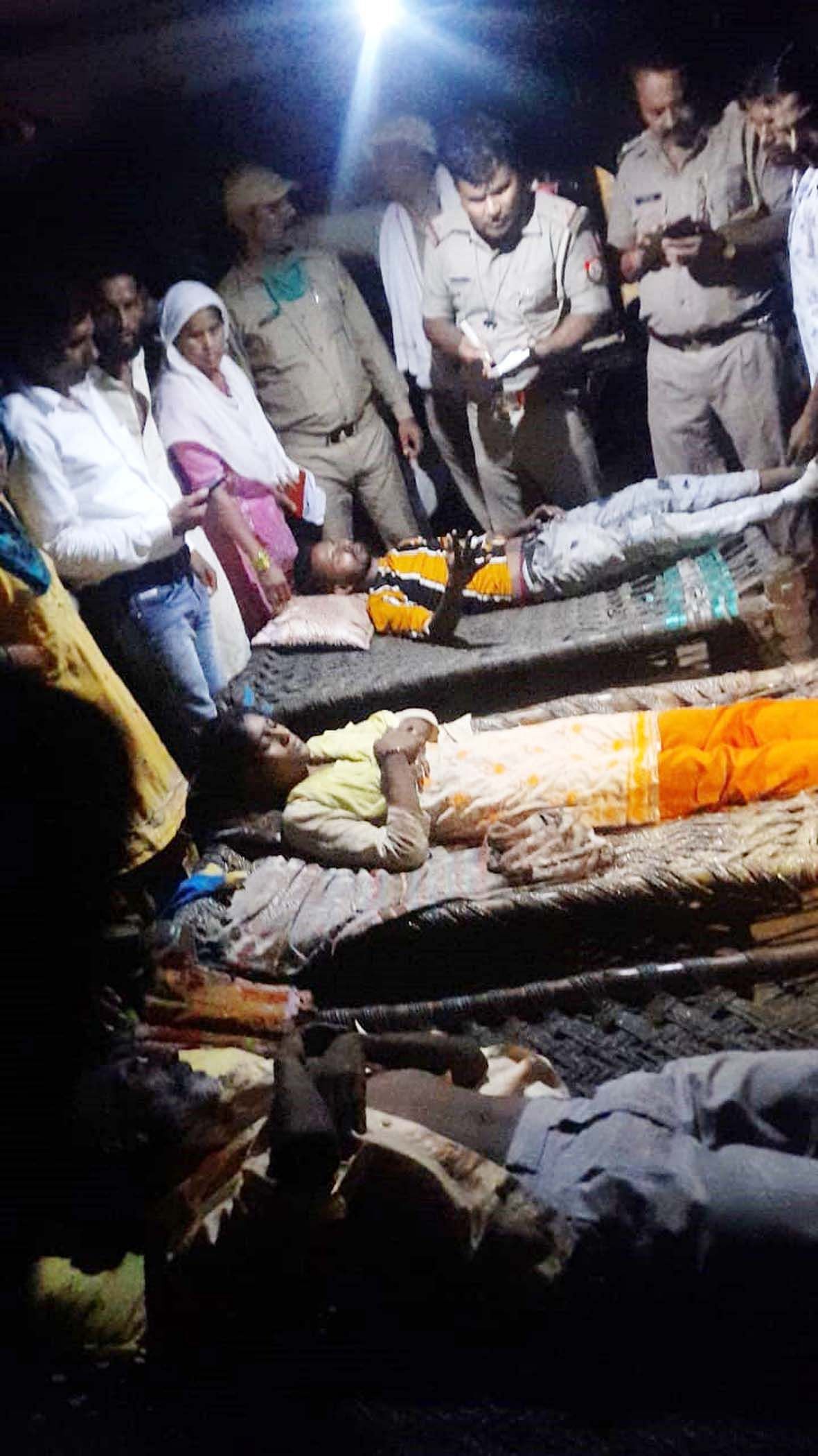 House Collapsed In Bhujpura Islamnagar, Four People Injured - अलीगढ़ः  भुजपुरा इस्लामनगर में मकान गिरा, चार लोग जख्मी - Aligarh News
