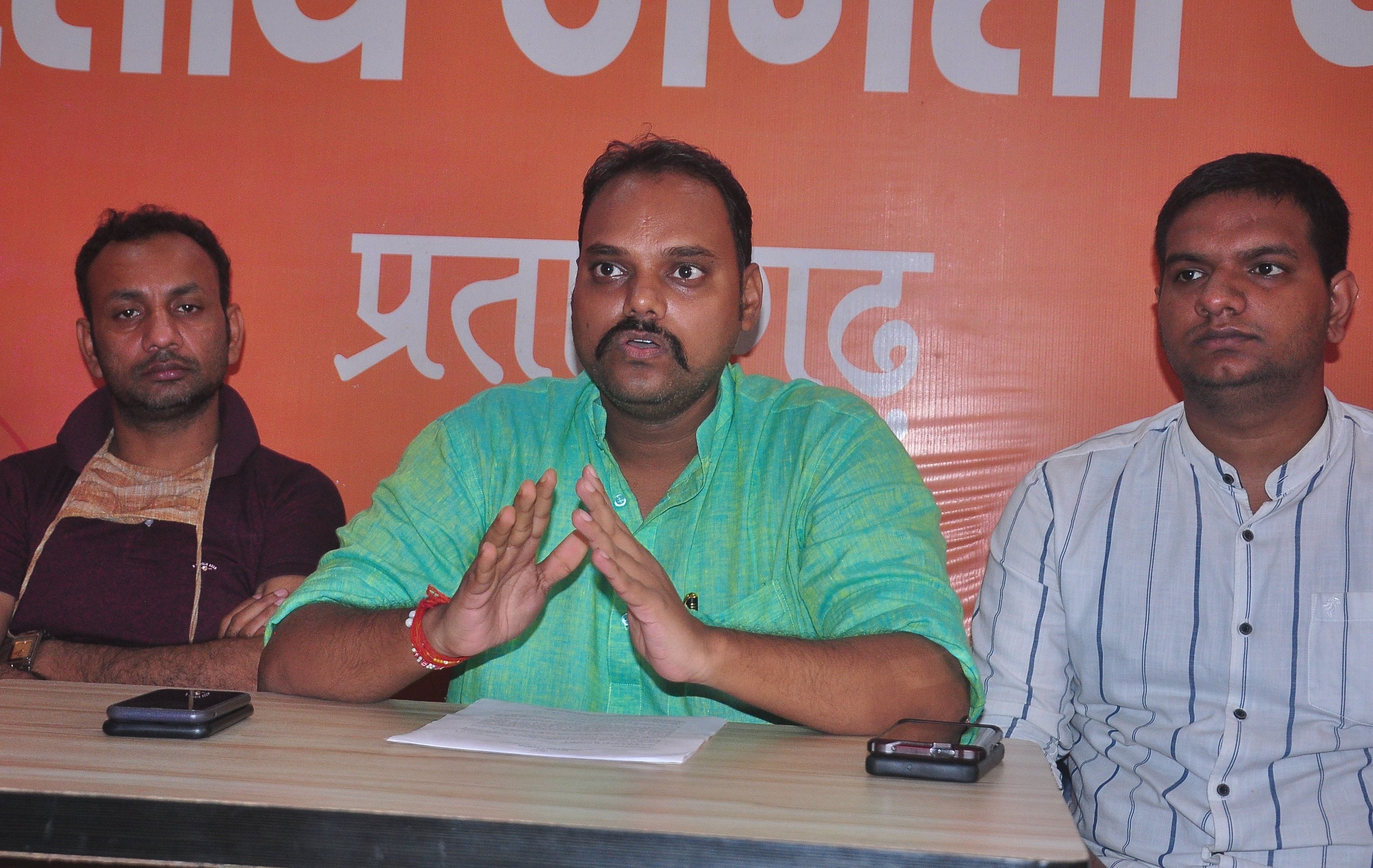 भाजपा कार्यालय में प्रेसवार्ता करते भाजयुमो जिलाध्यक्ष रवि गुप्ता। संवाद भाजपा कार्यालय में प्रेसवार्ता करते भाजयुमो जिलाध्यक्ष रवि गुप्ता। संवाद