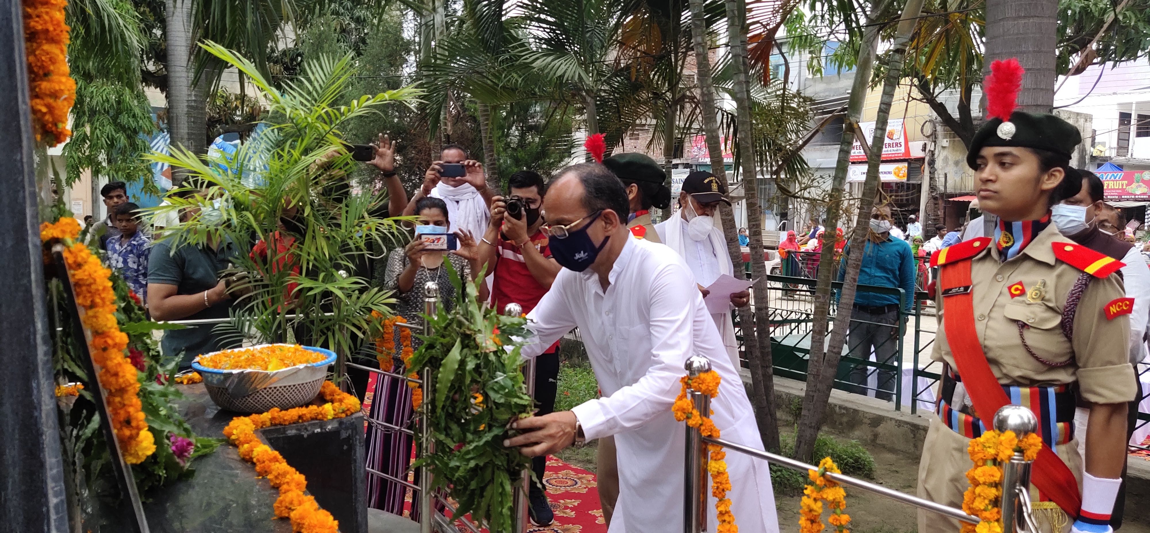 छठे राज्य वित्तायोग के अध्यक्ष सतपाल सिंह सत्ती कारगिल विजय दिवस पर आयोजित कार्यक्रम के दौरान ए? छठे राज्य वित्तायोग के अध्यक्ष सतपाल सिंह सत्ती कारगिल विजय दिवस पर आयोजित कार्यक्रम के दौरान ए?