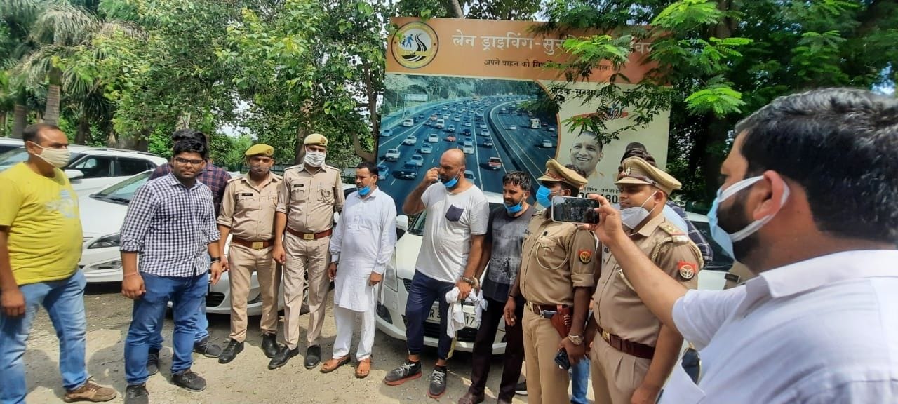 पुलिस की गिरफ्त में आरोपी