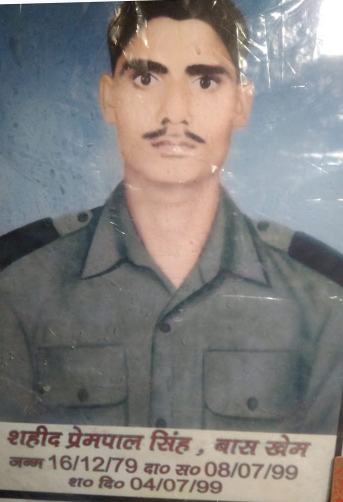 शहीद प्रेमपाल सिंह का फाइल फोटो शहीद प्रेमपाल सिंह का फाइल फोटो