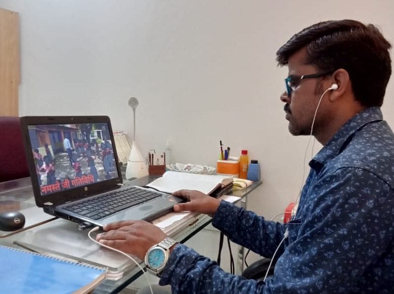 नवाबगंज ब्लॉक के खड़ेहरा प्राथमिक स्कूल के प्रधान शिक्षक राकेश तिवारी। संवाद