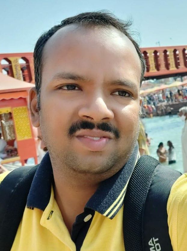 सिकंदरपुर सरोसी ब्लॉक के देवारा प्रथम प्राथमिक स्कूल के प्रधान शिक्षक प्रशांत बाजपेई। संवाद