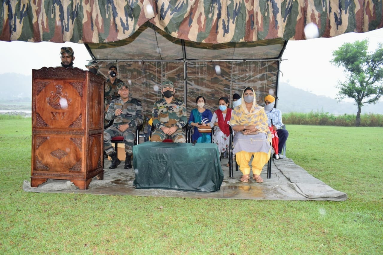 सरकारी मिडिल स्कूल पिंड नारीया मे सेना ने करवाई चित्र कला प्रतियोगिता सरकारी मिडिल स्कूल पिंड नारीया मे सेना ने करवाई चित्र कला प्रतियोगिता