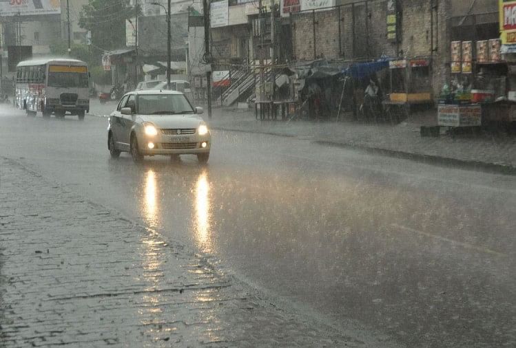 On Monday The Highest Rain In The State In Jhansi - मानसून के रंग : झांसी  में 20 साल का टूटा रिकॉर्ड, 28 घंटे लगातार बारिश - Amar Ujala Hindi News  Live