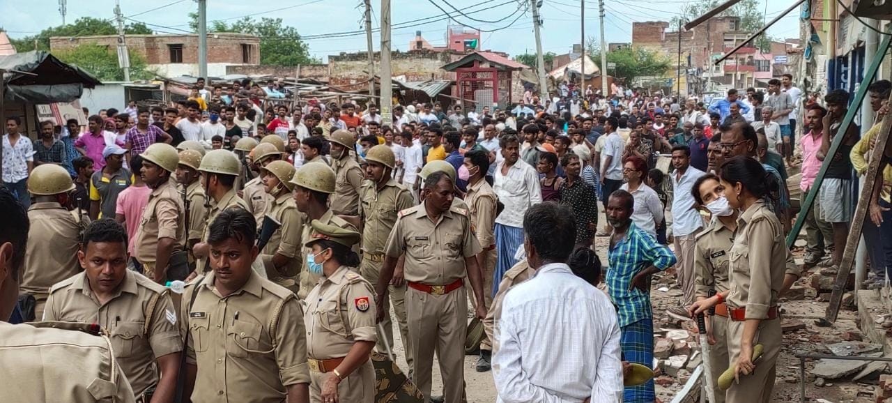 Encroachment removed in Manjhanpur town amid protests Encroachment removed in Manjhanpur town amid protests
