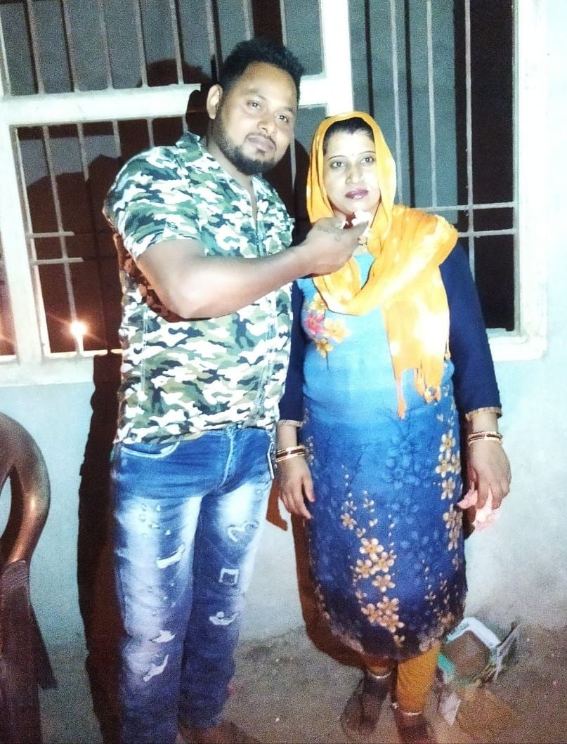 दीपक व निशा का फाइल फोटो। दीपक व निशा का फाइल फोटो।
