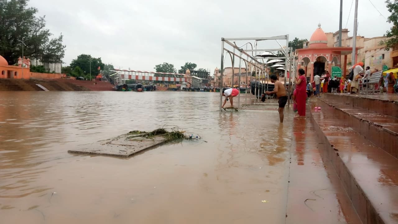 फोटो नंबर-6- लगातार तीसरे दिन जिले में रिमझिम बारिश से मंदाकिनी नदी का बढ़ा जलस्तर। संवाद फोटो नंबर-6- लगातार तीसरे दिन जिले में रिमझिम बारिश से मंदाकिनी नदी का बढ़ा जलस्तर। संवाद