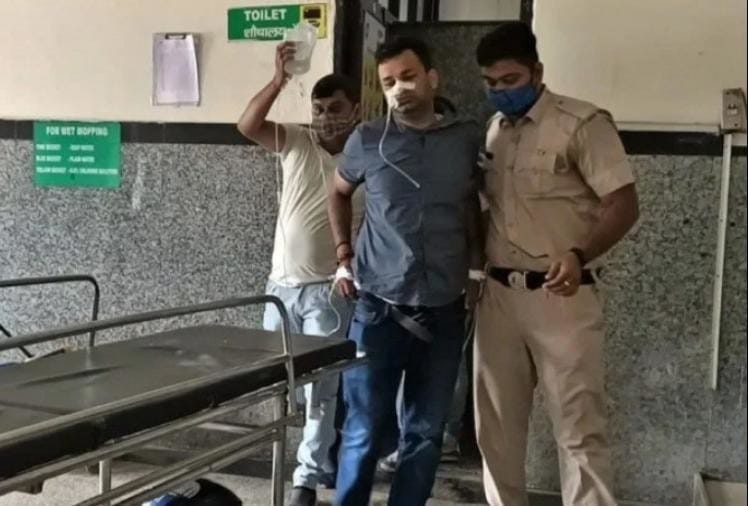 होमगार्ड ने महिला आईएएस की गाड़ी रोकी, डीसीपी ने किया लाइन हाजिर, आहत होकर जहर खाया