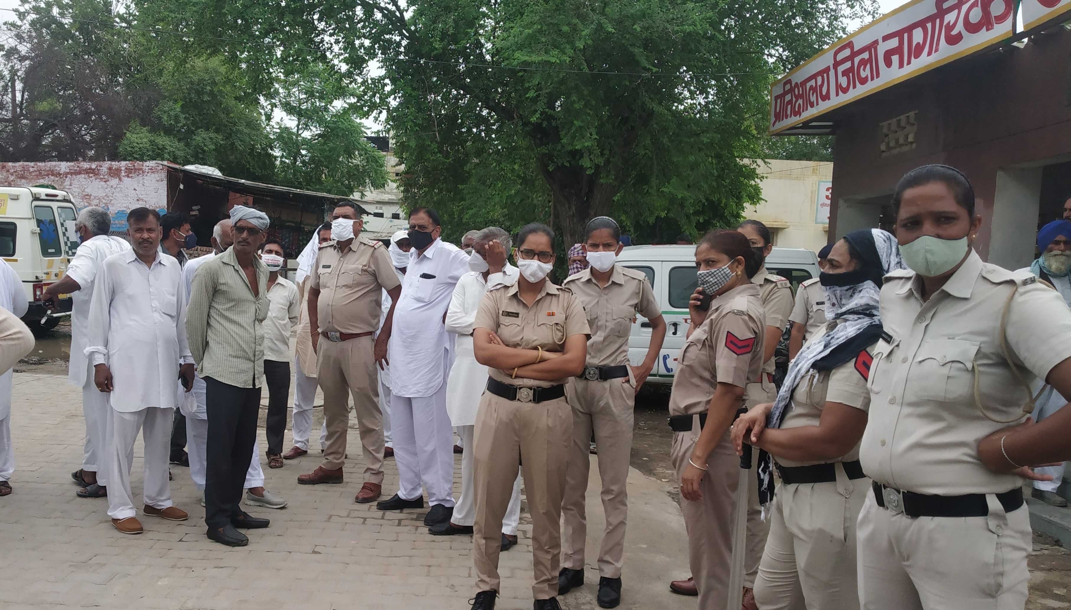 नागरिक अस्पताल में तैनात पुलिस बल नागरिक अस्पताल में तैनात पुलिस बल