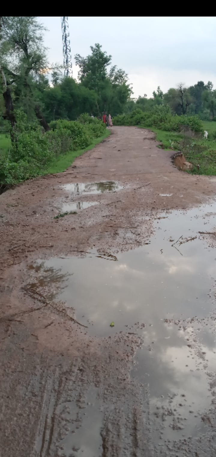 देवरान से बार खस्ताहाल संपर्क मार्ग देवरान से बार खस्ताहाल संपर्क मार्ग