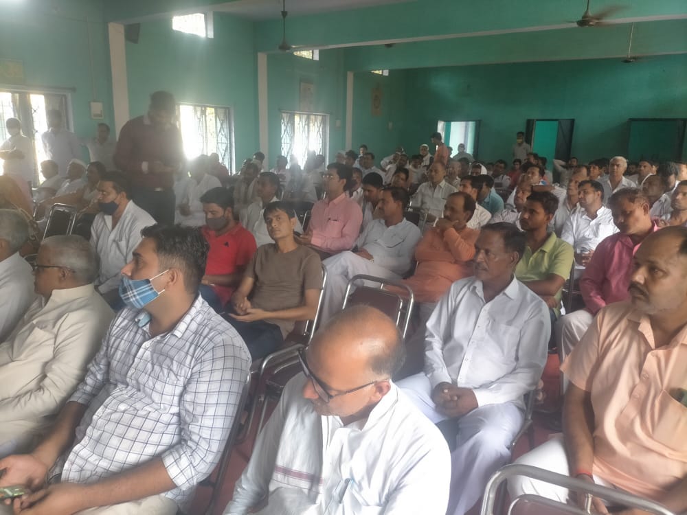 कैराना में ग्राम प्रधान व बीडीसी सदस्यो के अभिनन्दन समारोह में मौजूद भाजपा कार्यकर्ता