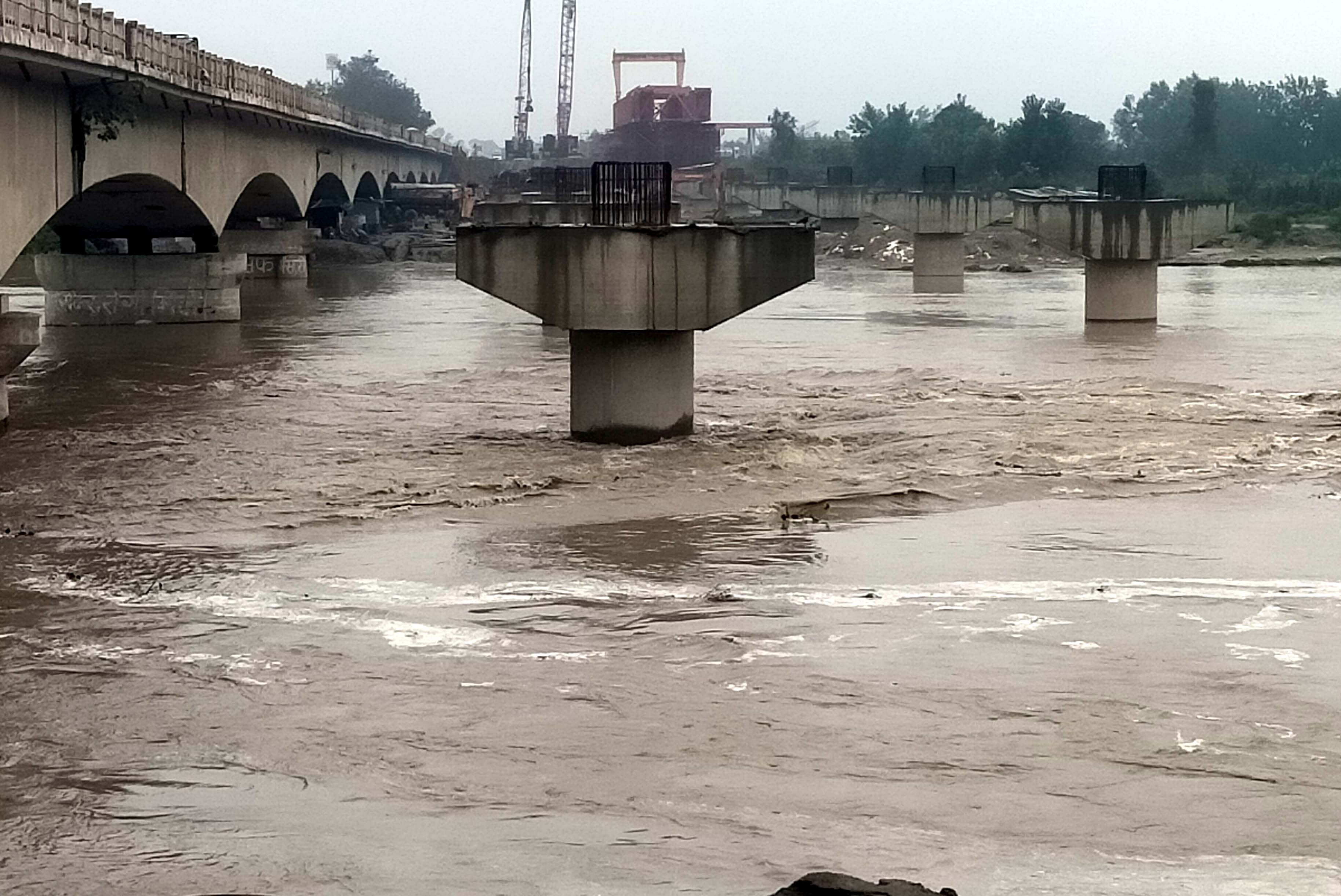 कैराना में बहती यमुना नदी कैराना में बहती यमुना नदी