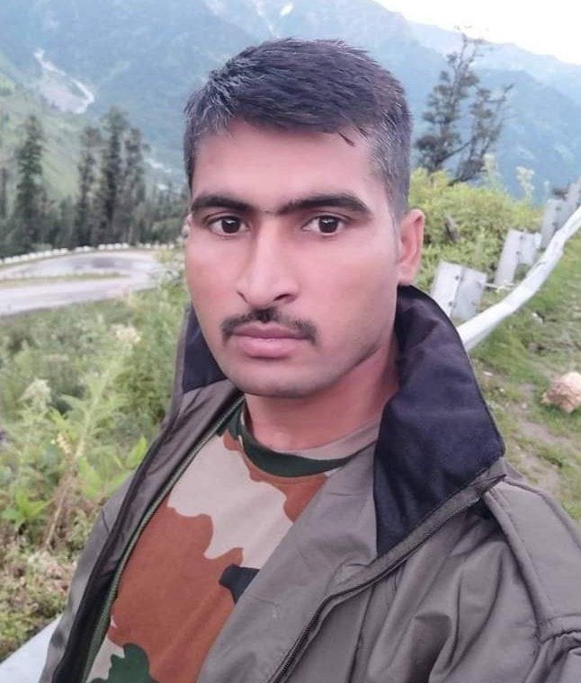 शहीद रितेश पाल। फाइल फोटो शहीद रितेश पाल। फाइल फोटो
