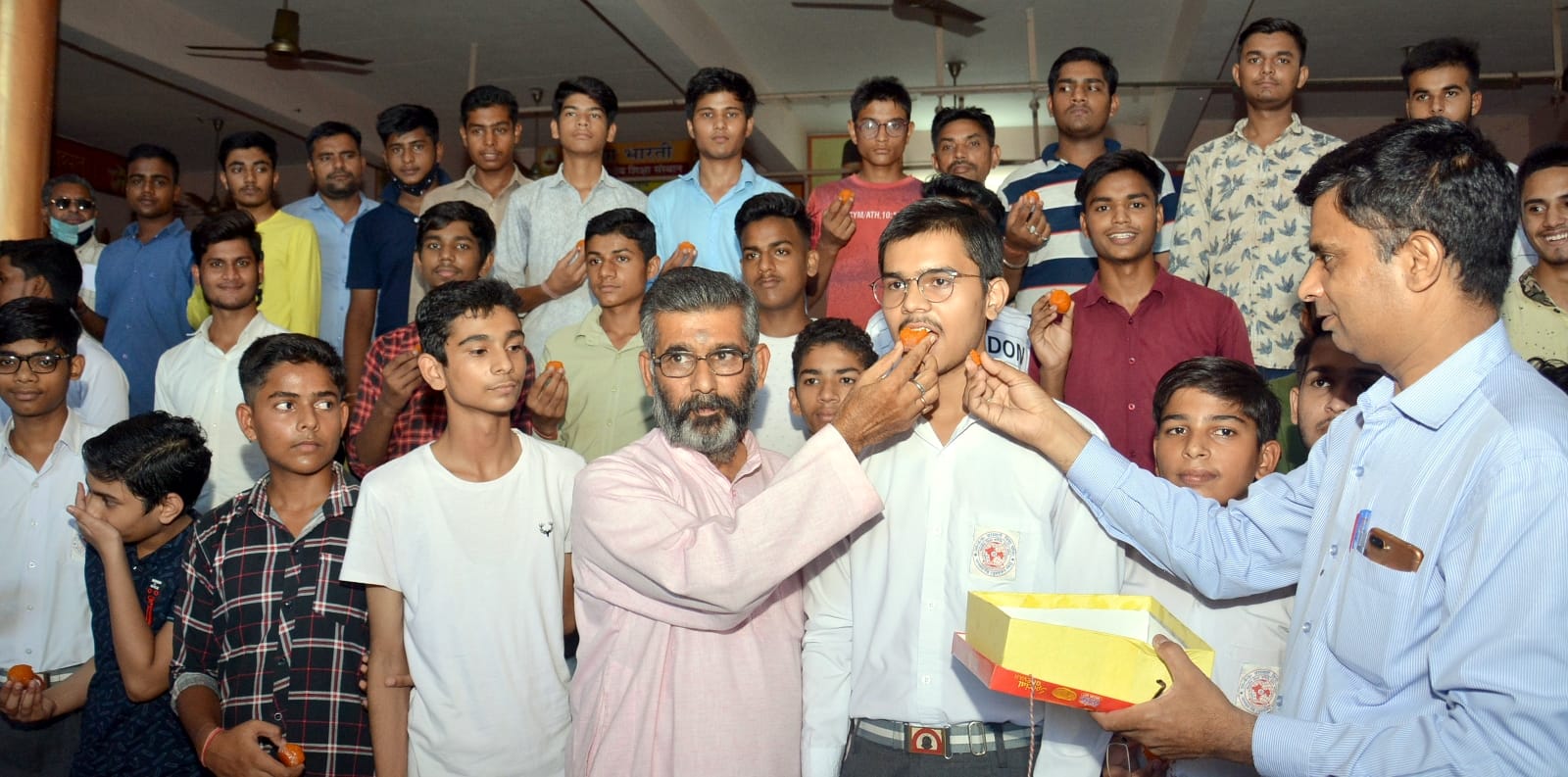 मुजफ्फरनगर के लाला जगदीश प्रसाद सरस्वती विद्या मंदिर इंटर कालेज में कक्षा  दस  में सर्वाधिक अंक प