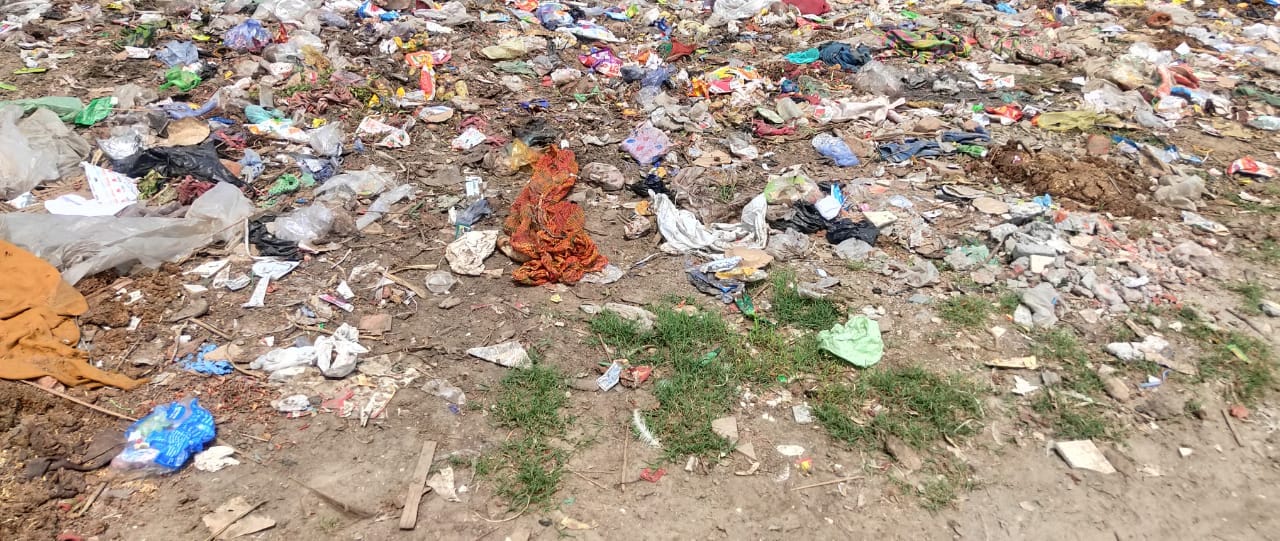 वार्ड 18 में गंदगी के हालात। वार्ड 18 में गंदगी के हालात।