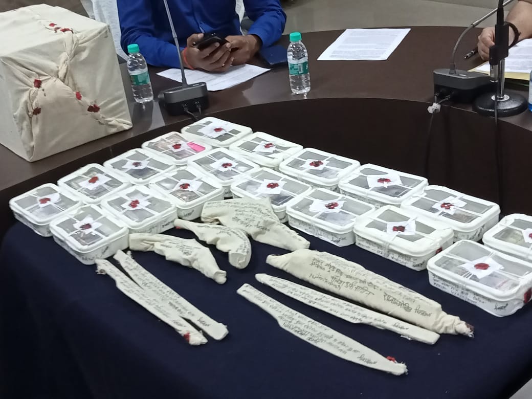 फोटो संख्या 23 आर- पुलिस ने बरामद किया चोरी का सामान फोटो संख्या 23 आर- पुलिस ने बरामद किया चोरी का सामान