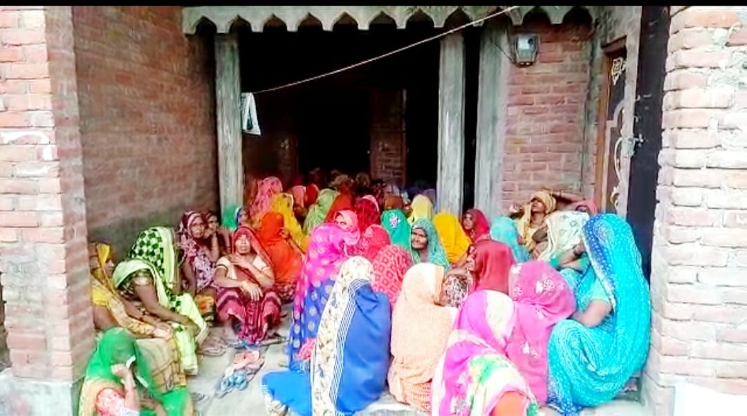 फोटो संख्या 36- रोते बिलखते परिजन फोटो संख्या 36- रोते बिलखते परिजन