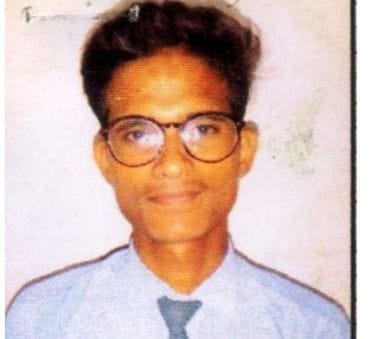 सीबीएसई हाईस्कूल की परीक्षा में टॉपर शिवा। सीबीएसई हाईस्कूल की परीक्षा में टॉपर शिवा।