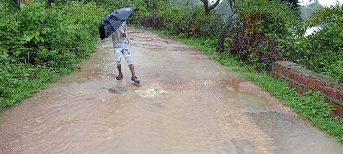 ग्राम कारीटोरन में नई बस्ती की क्षतिग्रस्त हुई पुलिया ग्राम कारीटोरन में नई बस्ती की क्षतिग्रस्त हुई पुलिया