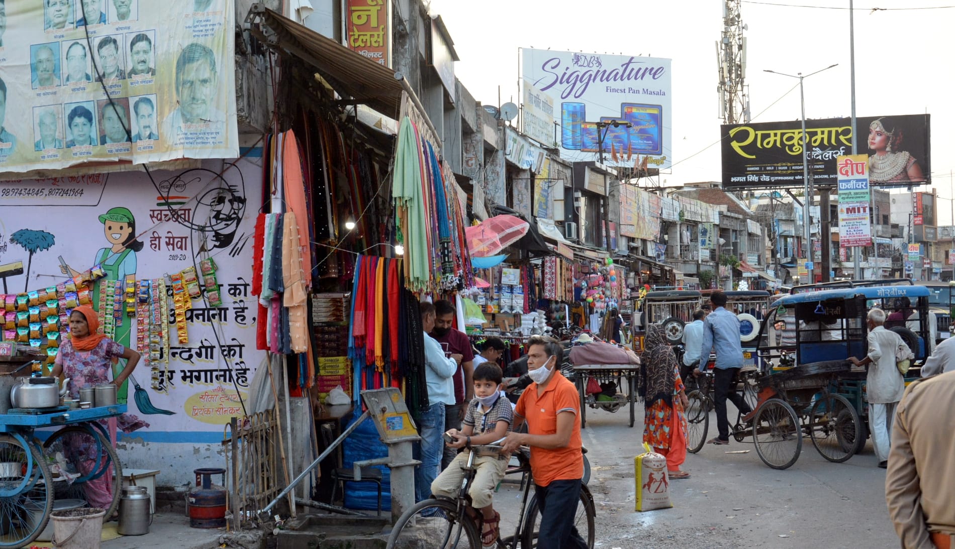 नगर की रुड़की रोड पर नगर पालिका मार्केट के बरामदे पर दुकानदारों द्वारा किया अतिक्रमण व स्थाई निर? नगर की रुड़की रोड पर नगर पालिका मार्केट के बरामदे पर दुकानदारों द्वारा किया अतिक्रमण व स्थाई निर?