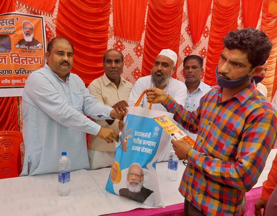 मुजफ्फराबाद में राशन वितरण करते भाजपा जिला उपाध्यक्ष सोनेंद्र राणा मुजफ्फराबाद में राशन वितरण करते भाजपा जिला उपाध्यक्ष सोनेंद्र राणा