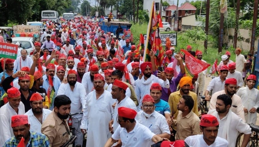 नजीबाबाद में विधायक हाजी तसलीम अहमद के नेतृत्व में साइकिल रैली निकालते कार्यकर्ता। नजीबाबाद में विधायक हाजी तसलीम अहमद के नेतृत्व में साइकिल रैली निकालते कार्यकर्ता।