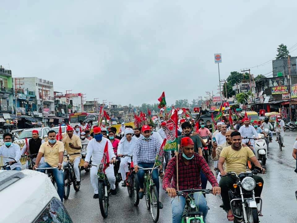 गागलहेड़ी में निकाली गई साईकिल यात्रा में शामिल सपाई गागलहेड़ी में निकाली गई साईकिल यात्रा में शामिल सपाई