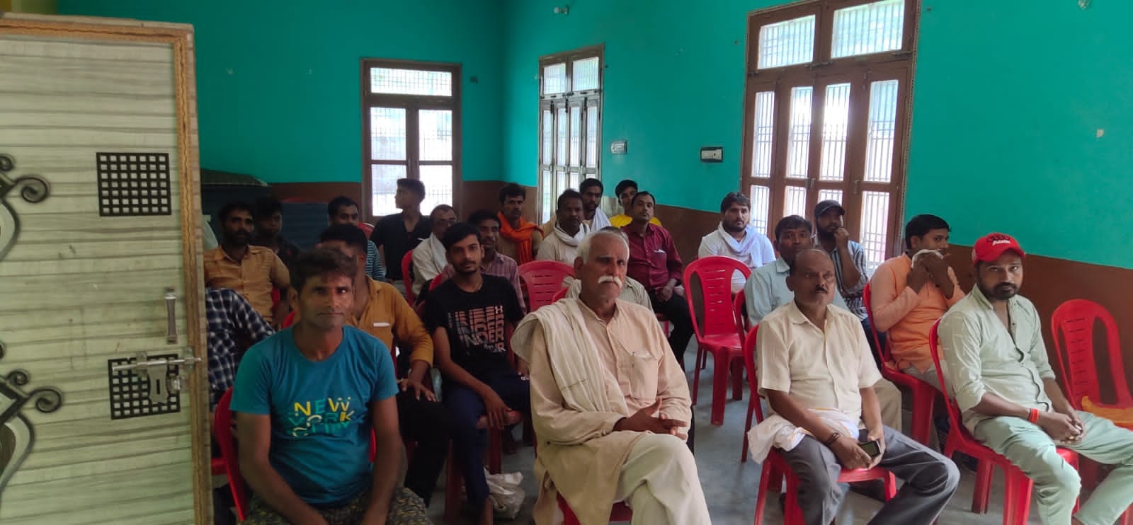 फोटो संख्या 07: चौपाल में उपस्थित किसान फोटो संख्या 07: चौपाल में उपस्थित किसान