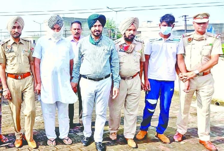 दागदार हुई खाकी: वर्दी की आड़ में नशा तस्करी करने वाला एएसआई गिरफ्तार, दो साथी भी दबोचे