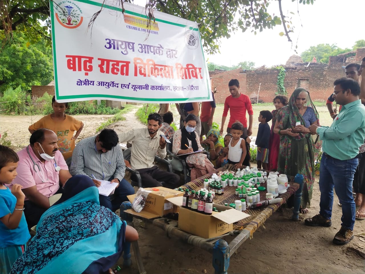 फोटो संख्या 38- बाढ़ प्रभावितों की मदद के लिए लगा आयुर्वेदिक चिकित्सा शिविर फोटो संख्या 38- बाढ़ प्रभावितों की मदद के लिए लगा आयुर्वेदिक चिकित्सा शिविर